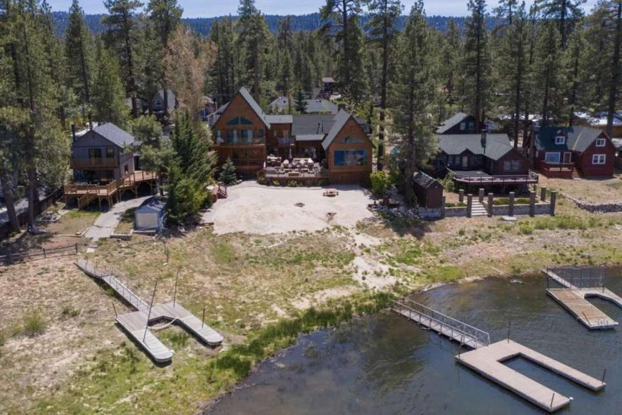 Lagunita Shores By Avantstay Beautiful Lakefront Mansion W Hot Tub Bbq Big Bear Lake Exterior photo